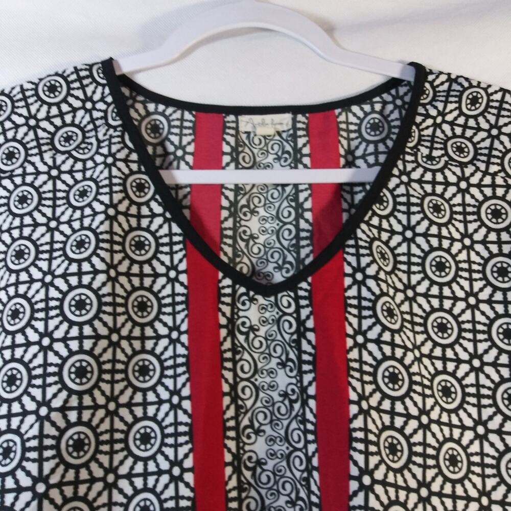 Antilia Femme Black Red Medallion Cuffed Short Sleeve Blouse Top Size M - Picture 4 of 6